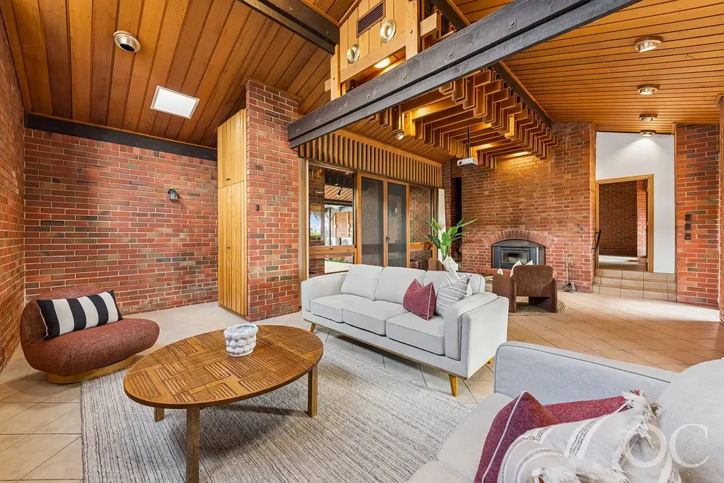 Onkaparinga Hills 4ਬੈੱਡਰੂਮ Open the Door to a Private Foothills Estate Lifestyle