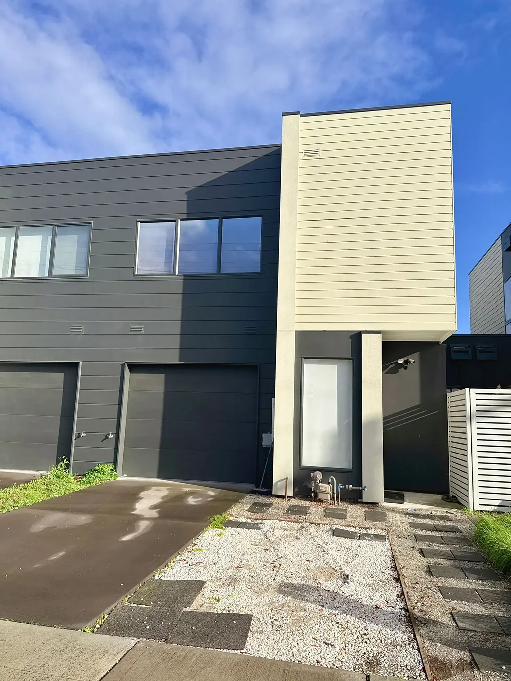 3 bedroom Contemporary townhouse