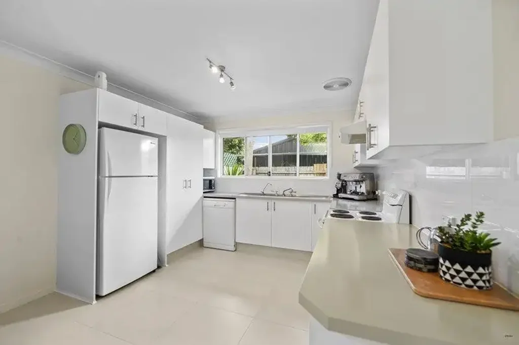 Immaculate Villa In Burleigh Waters!!