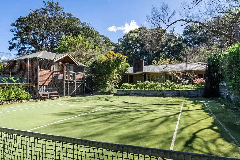 Gordon 4ਬੈੱਡਰੂਮ Idyllic Single-Level Family Haven with Tennis Court on 1,703sqm of Level Land