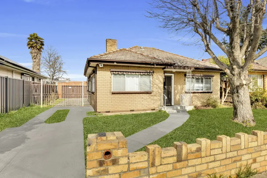 Spacious House In The Heart In Lalor!