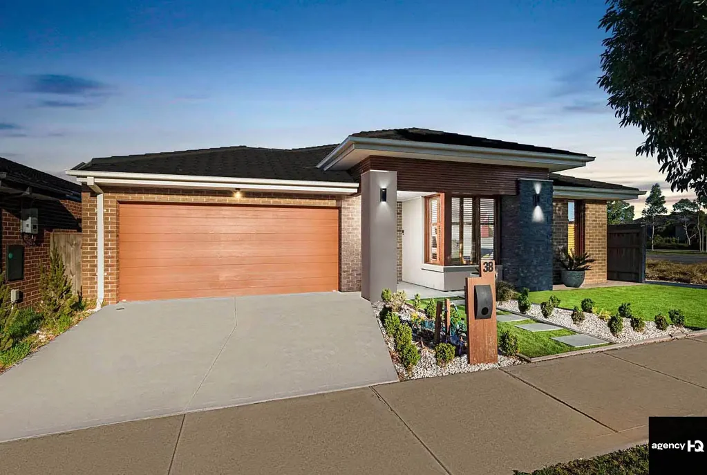 Stunning Family Home in Werribee! with 2x Ensuite