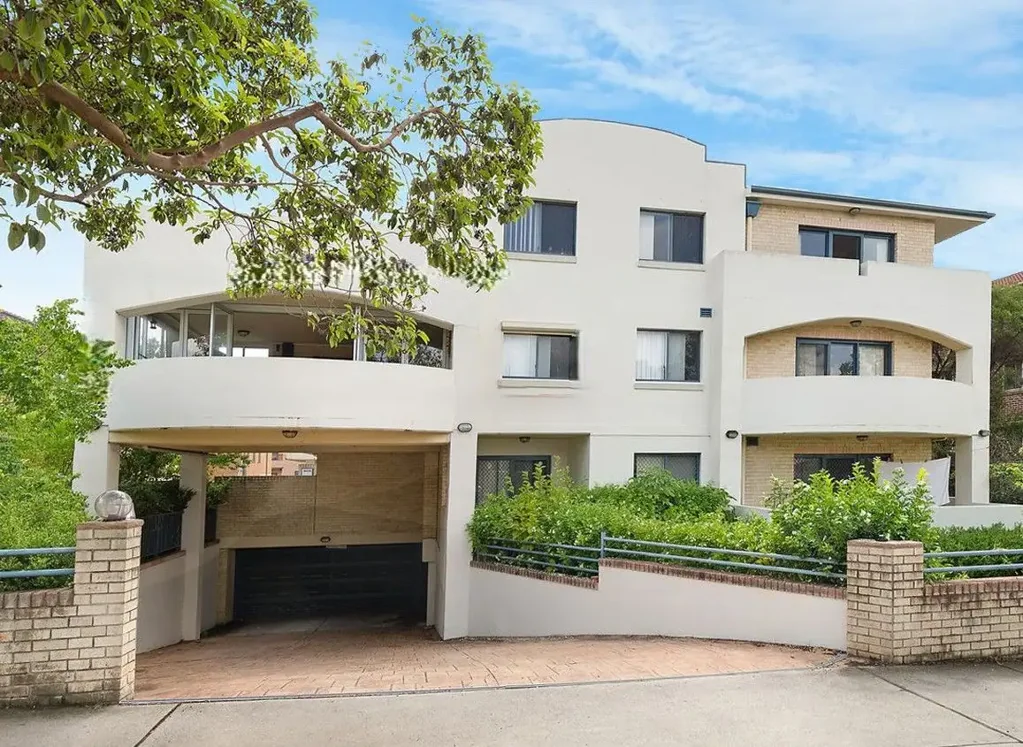 Spacious 3-bedroom unit in the heart of Lidcombe