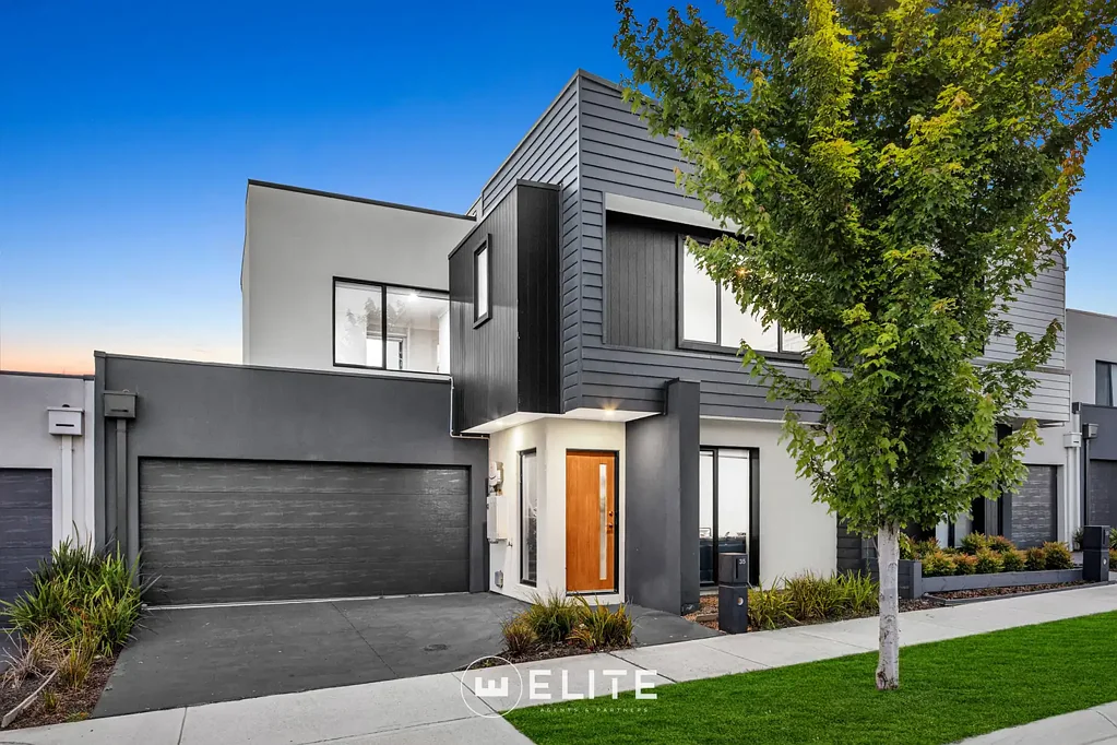35 Graziers Crescent, Clyde North, VIC 3978