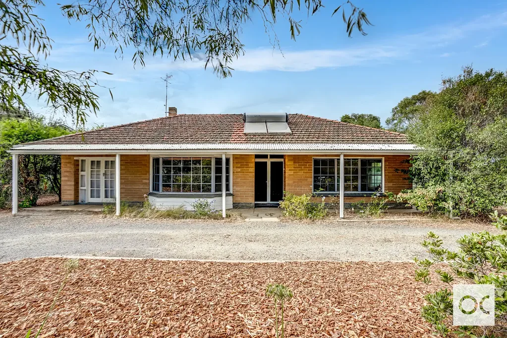 Open the Door to Spacious Family Home with Studio – Central Victor Location