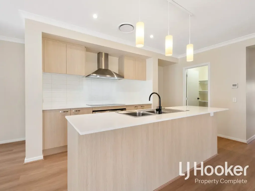 Contemporary Comfort & Effortless Living in the Heart of Yar