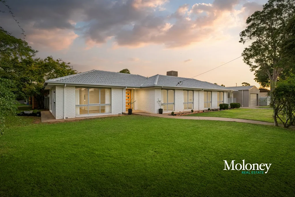 Corowa 4Phòng ngủ Immaculately Renovated - Moments from the Murray & Corowa Golf Club