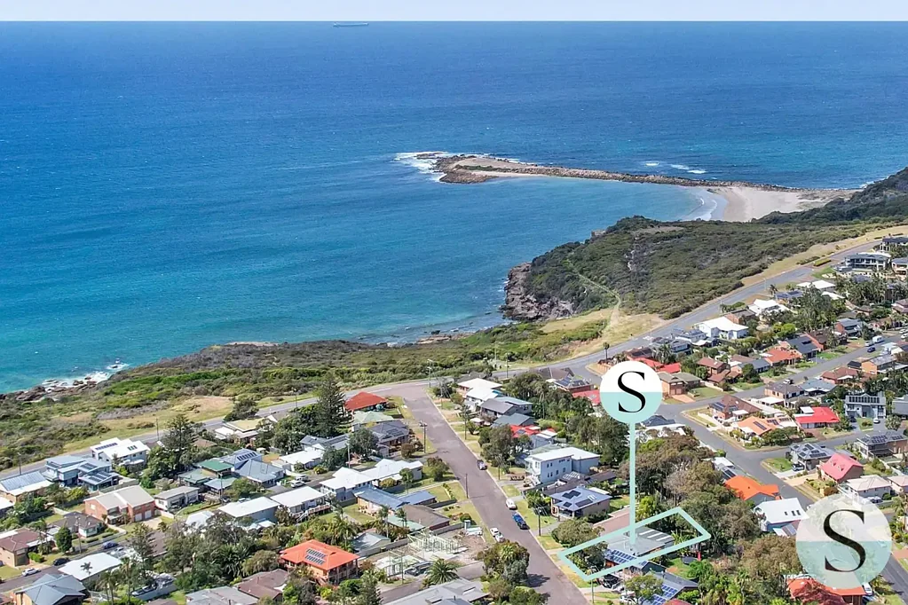 Caves Beach 4房  Premier Location, Fall In Love With Your Idyllic Home Sweet Home or Holiday Home, Only 200m To Coastline, Superbly Renovated, It Will Tick Every Box