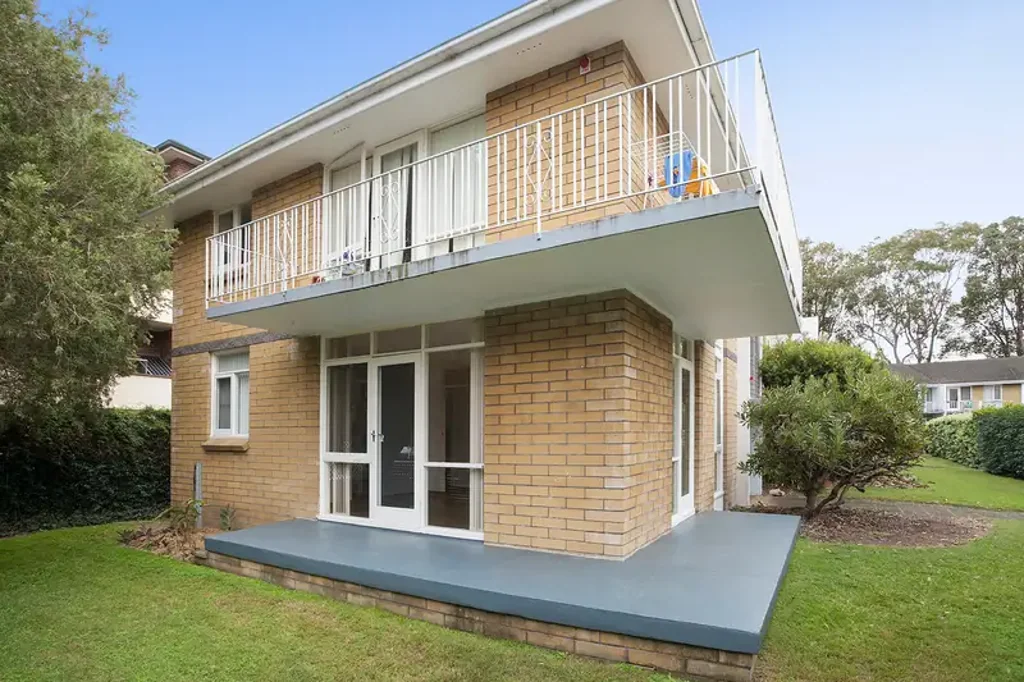 Relaxed Coastal Living with Private Lawn & North-East Aspect