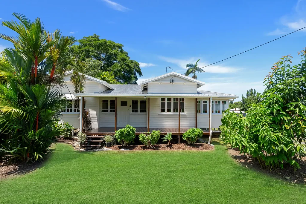 Mossman 3Phòng ngủ A Rare Jewel in the Heart of Mossman: Charming Queenslander Home