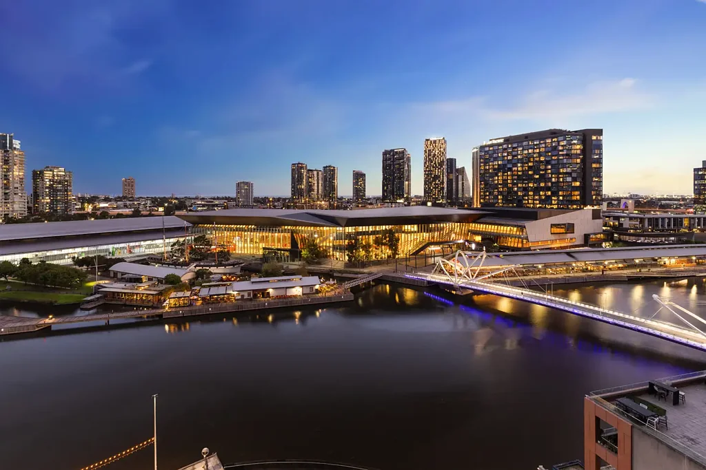 181 Sqm terrace overlooking Yarra river