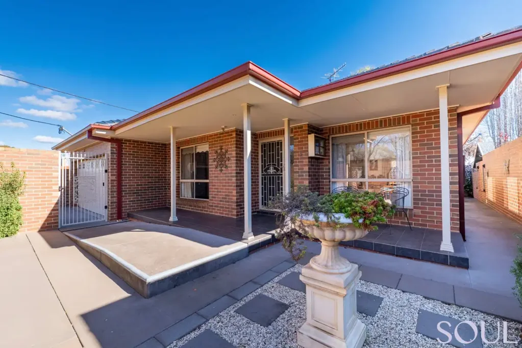 Modern Living in North Griffith!