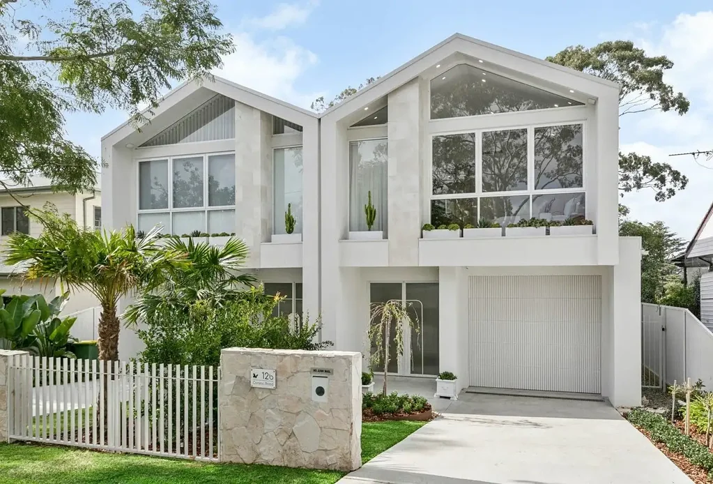 Kirrawee 4chambre Sophisticated Family Living with Resort-Style Appeal