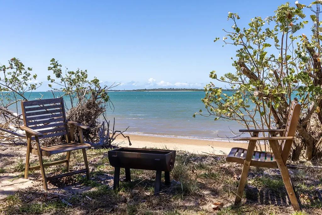 Mcewens Beach 3房  Coastal Escape with Beach Front Views