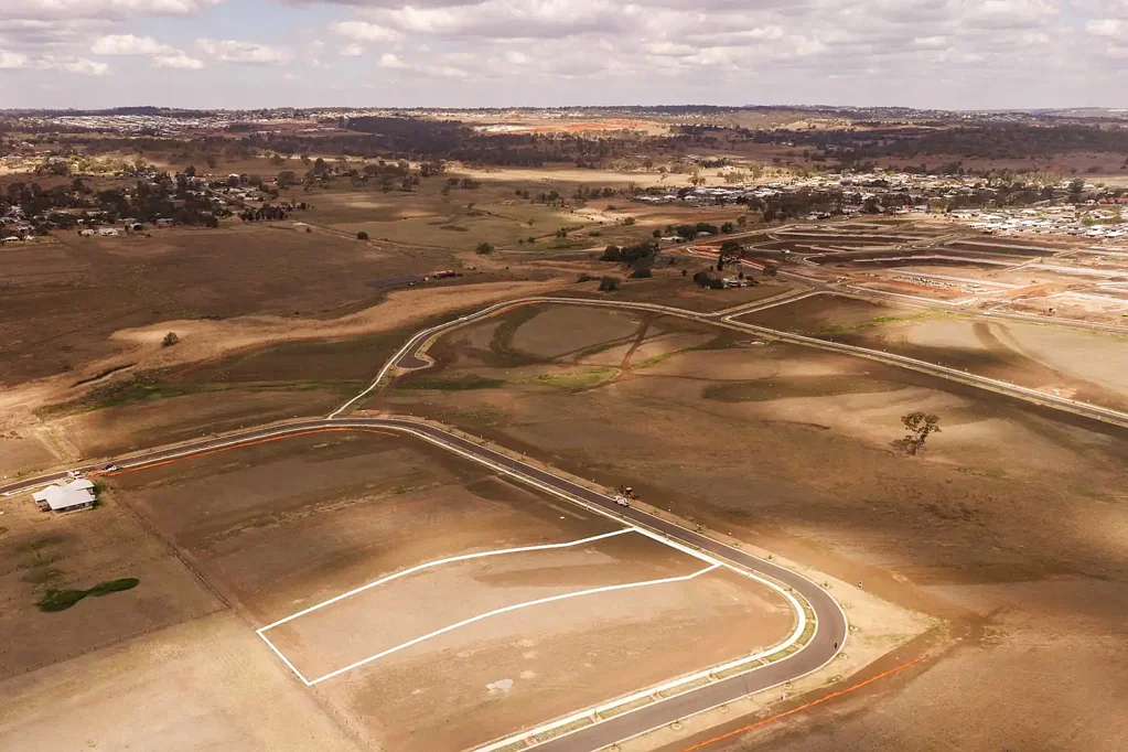 Meringandan West Elevated out look across the most desired acreage estate in the area