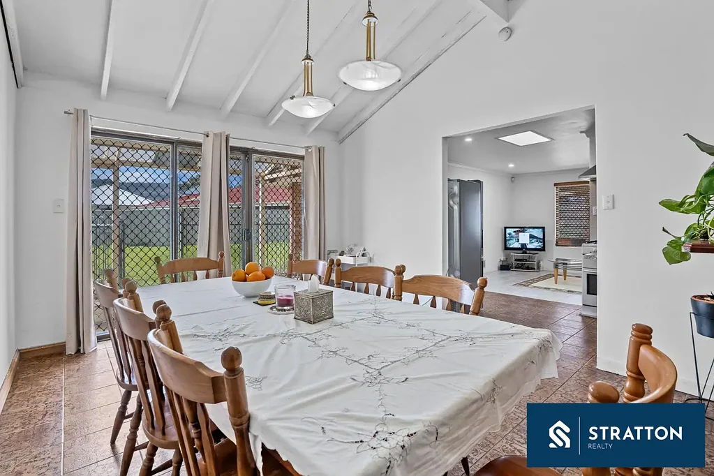 Camillo 4Moenga Spacious 4-Bedroom, 2-Bathroom Home on 769sqm Cul-de-Sac Block with R15/25 Subdivision Potential!!