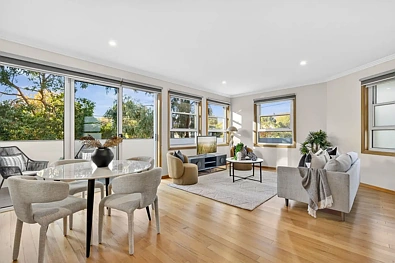 Surrey Hills 2 Slaapkamer The Brief: Light Filled Top Floor Apartment in a Highly Sought After Pocket