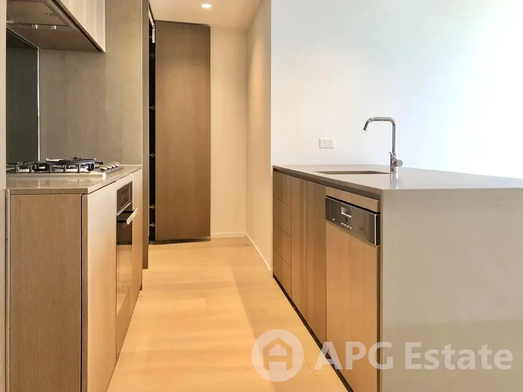Modern 2-Bedroom Apartment in Prime Melbourne Square Location with Premium Facilities