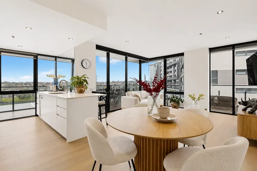 Glen Iris 2 Bedroom FOR SALE: Spacious 2-Bedroom, 2-Bathroom Lifestyle Apartment with an Exceptional Terrace and City Views