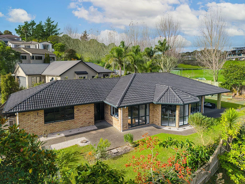 Windsor Park 4房 Rangitoto College近在咫尺！砖瓦家庭住宅，730㎡永久产权地块，步行至巴士站，通勤便利！ Doorstep to Rangitoto College