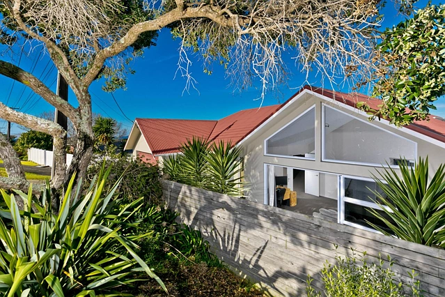 19a Masterton Road, Rothesay Bay, North Shore City