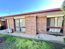2/449 Cressy Street, Deniliquin