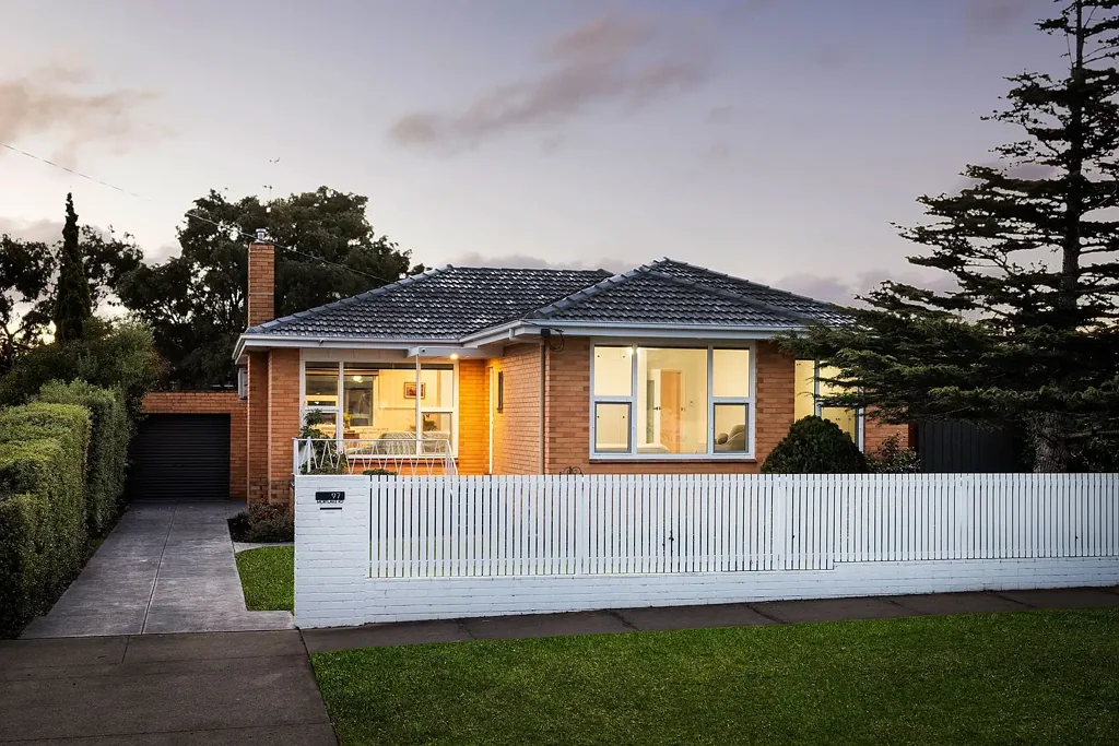 97 Mortlake Road, Warrnambool, VIC 3280