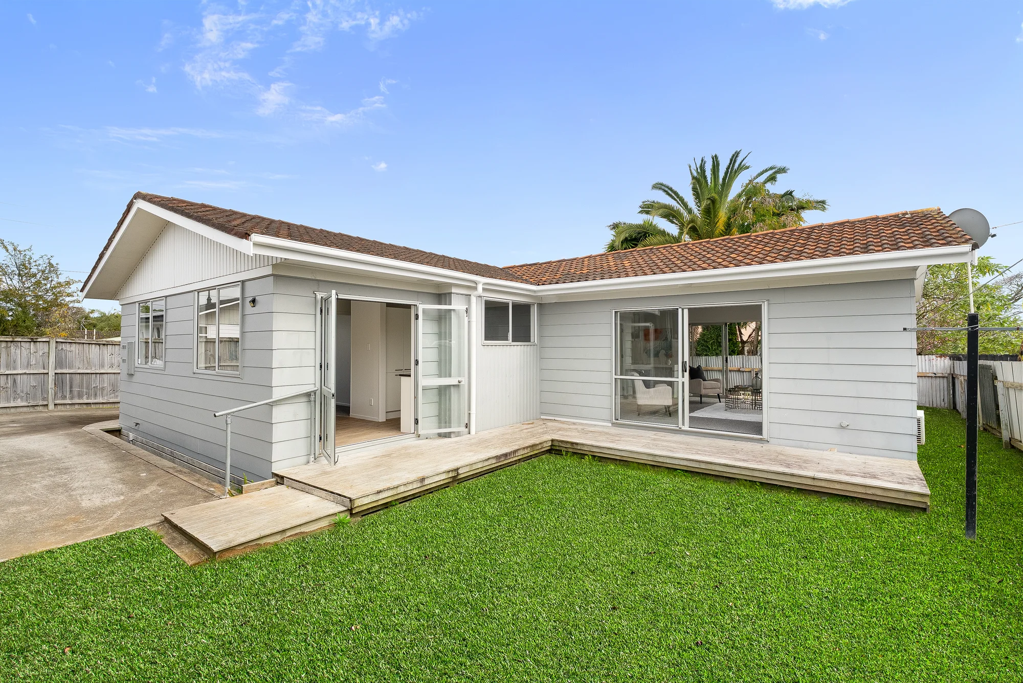Papakura 4Moenga Renovated Family Living on Freehold Section