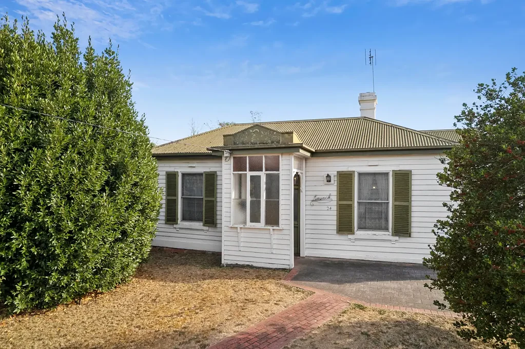 24 Donnithorne Street, Kyneton, VIC 3444