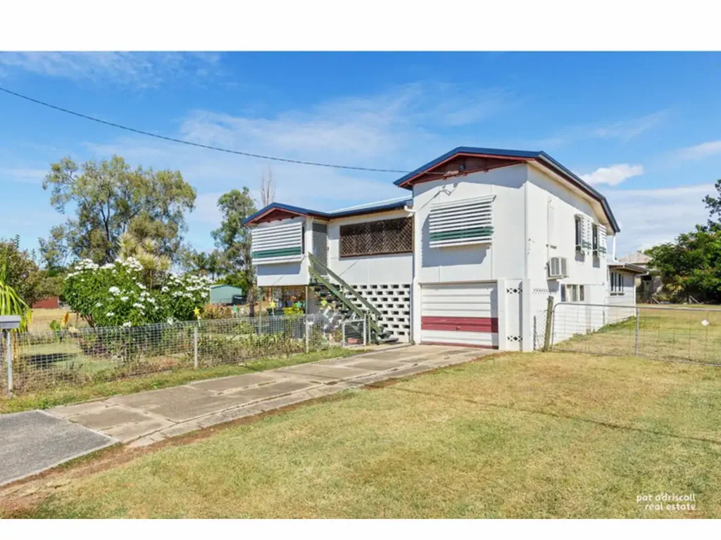 Berserker 3部屋 3 Bedroom Twin Gable Home in Berserker on Quarter of an Acre...