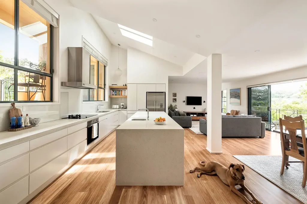 Grays Point 5ਬੈੱਡਰੂਮ Tranquil Family Living Amid Leafy Surrounds