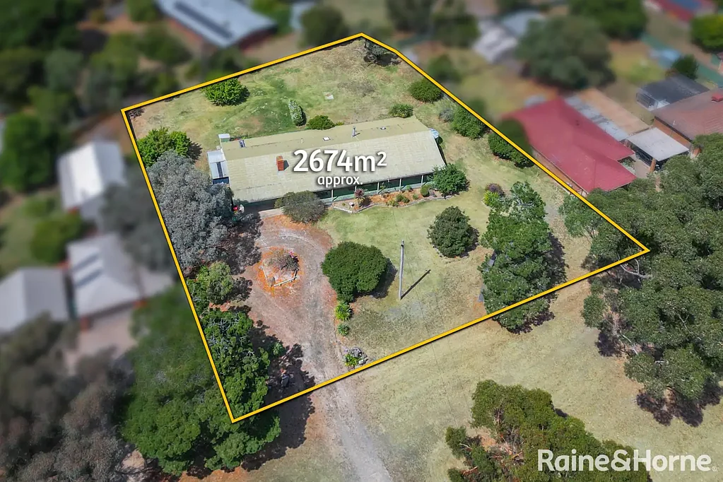 Riddells Creek 3ਬੈੱਡਰੂਮ Rare 2,674m² (approx.) Lifestyle or Development Opportunity (STCA)