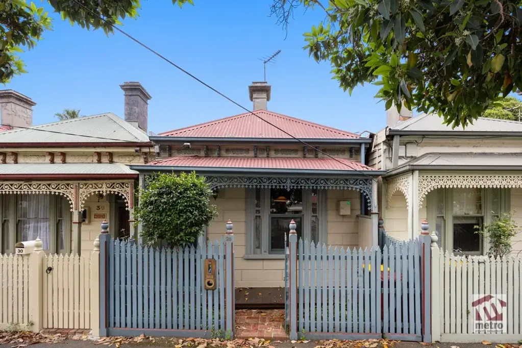 CHARMING VICTORIAN COTTAGE IN UNBEATABLE LOCATION!