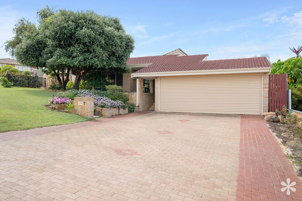 Leeming 4 Bedroom SPACIOUS AND SECLUDED FAMILY LIVING