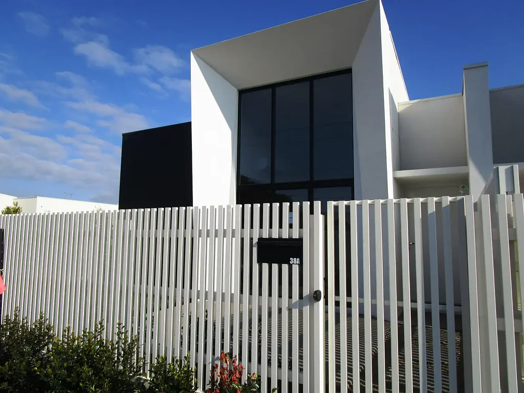 FIRST CLASS LIVING IN PRIME SPRINGVALE CENTRAL LOCALE