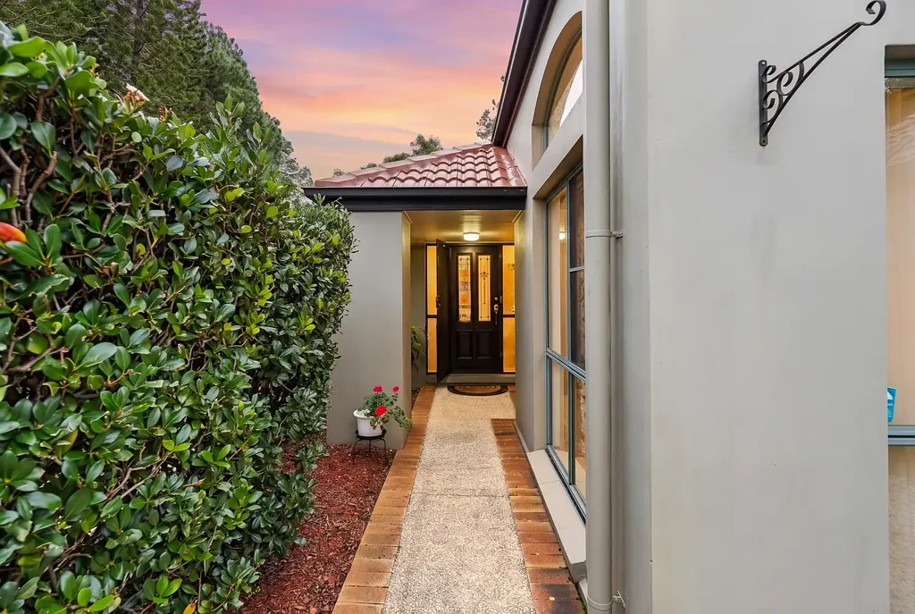 Hope Island 3房  GROUND FLOOR MASTER - FULLY RENOVATE END-TOWNHOUSE 100M FROM HOPE ISLAND SHOPS