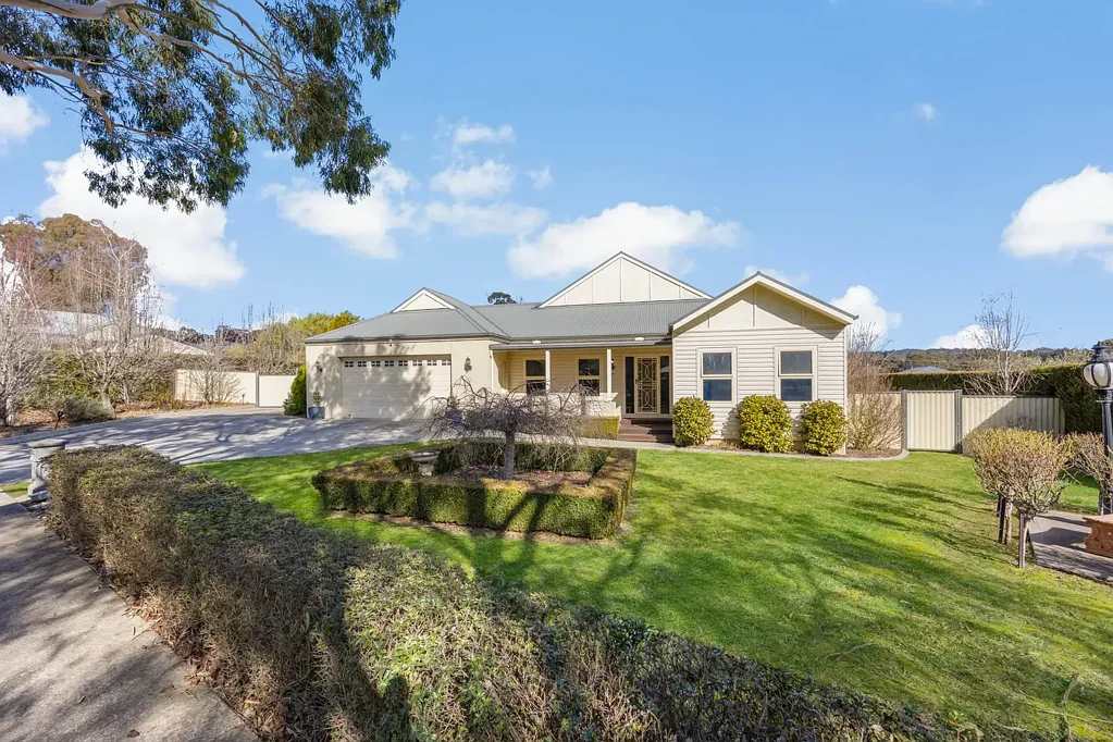 8 Ballymoyer Mews, Woodend, VIC 3442