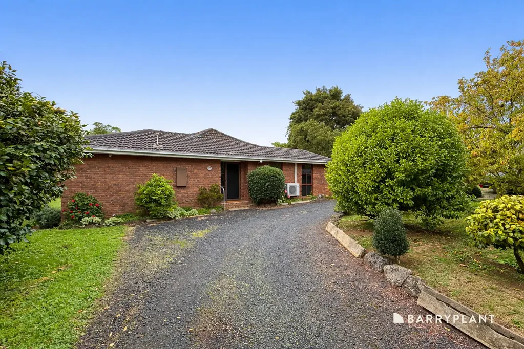 Beautifully Presented Home on Expansive Grounds