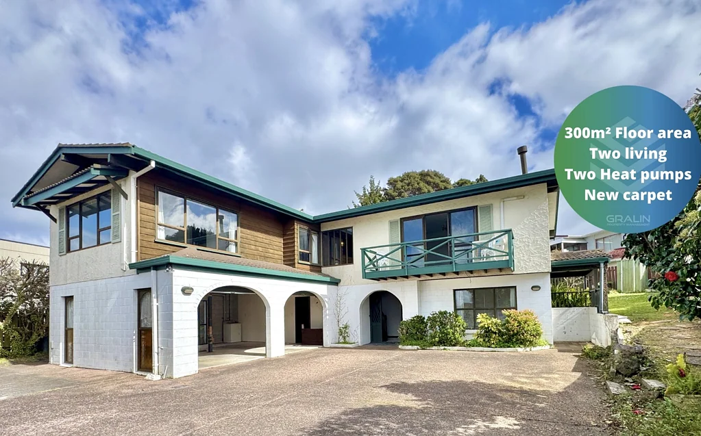 Five bedroom Family home with harbour and sky tower view