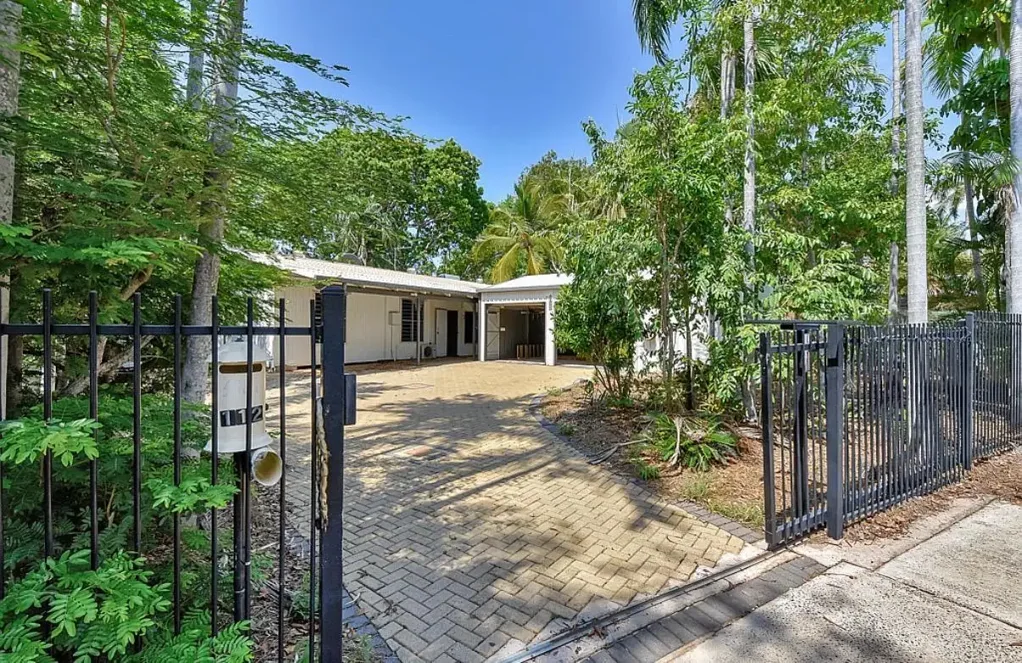 Tiwi 4ห้องนอน Spacious Family Living in Prime Tiwi Location