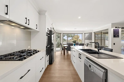 7 Lucern Close, Romsey, VIC 3434, 4 slaapkamers, 2 badkamers, House