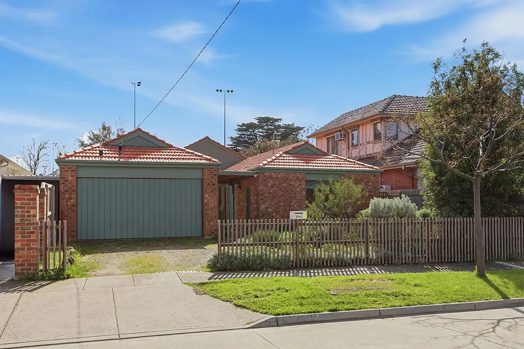 A Prime Position Close to the Park & Pool
