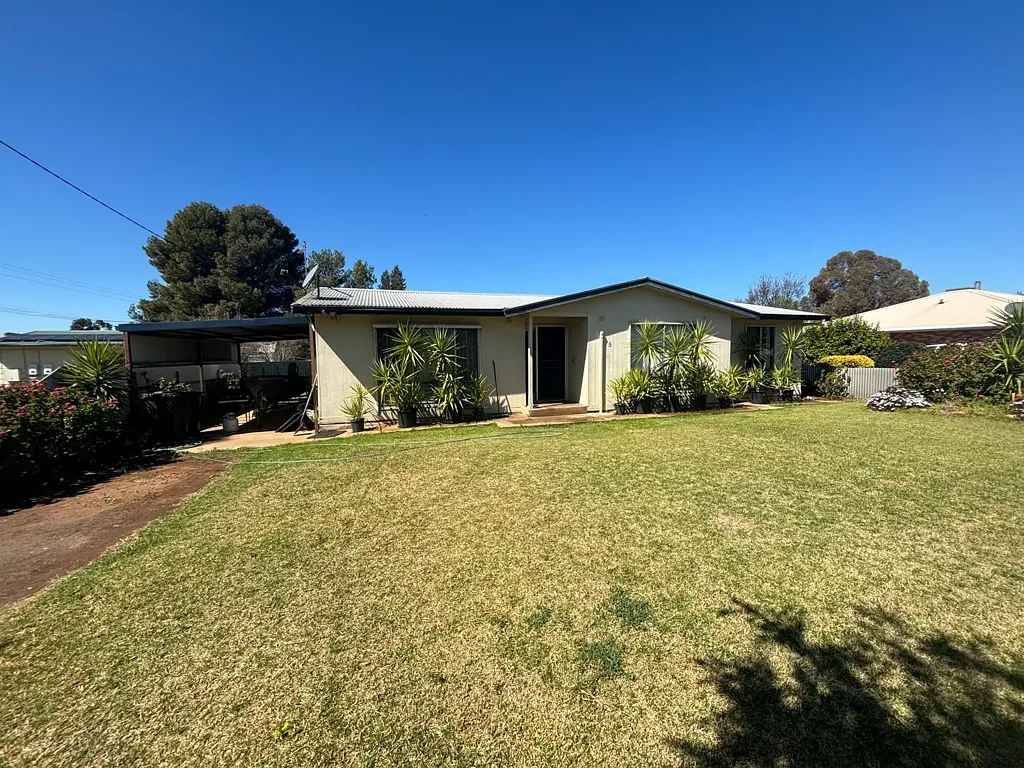 5 Moira Street, Goolgowi, NSW 2652