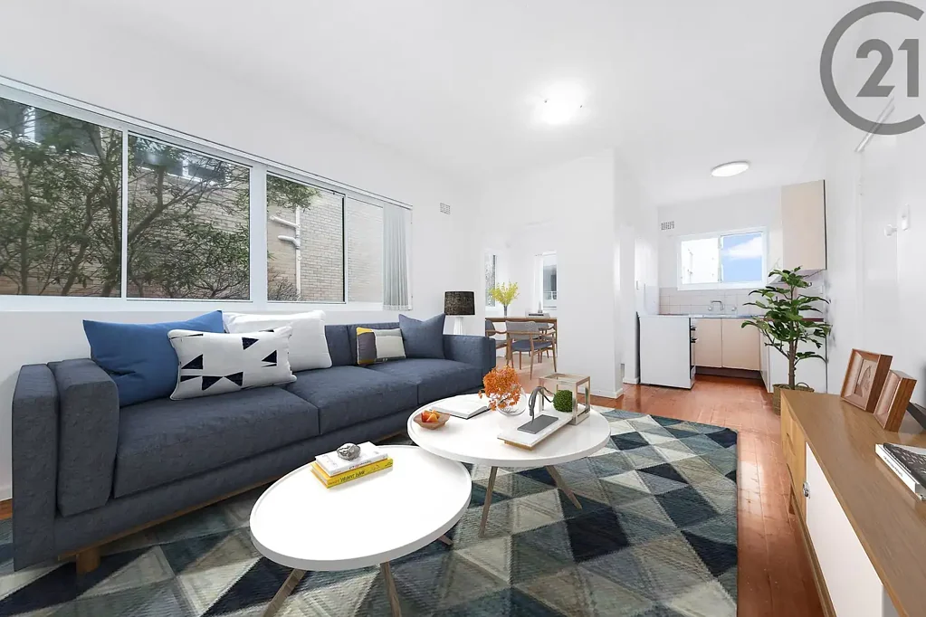SUNNY & SPACIOUS APARTMENT – SHORT STROLL TO COOGEE BEACH!