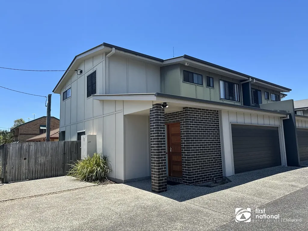 FOUR BEDROOM TOWNHOUSE IN THE HEART OF CLEVELAND