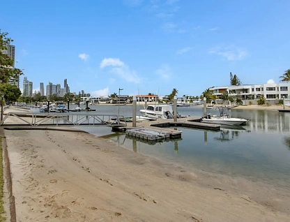 11/22 Commodore Drive, Surfers Paradise, Gold Coast, 2房, 1浴, Apartment