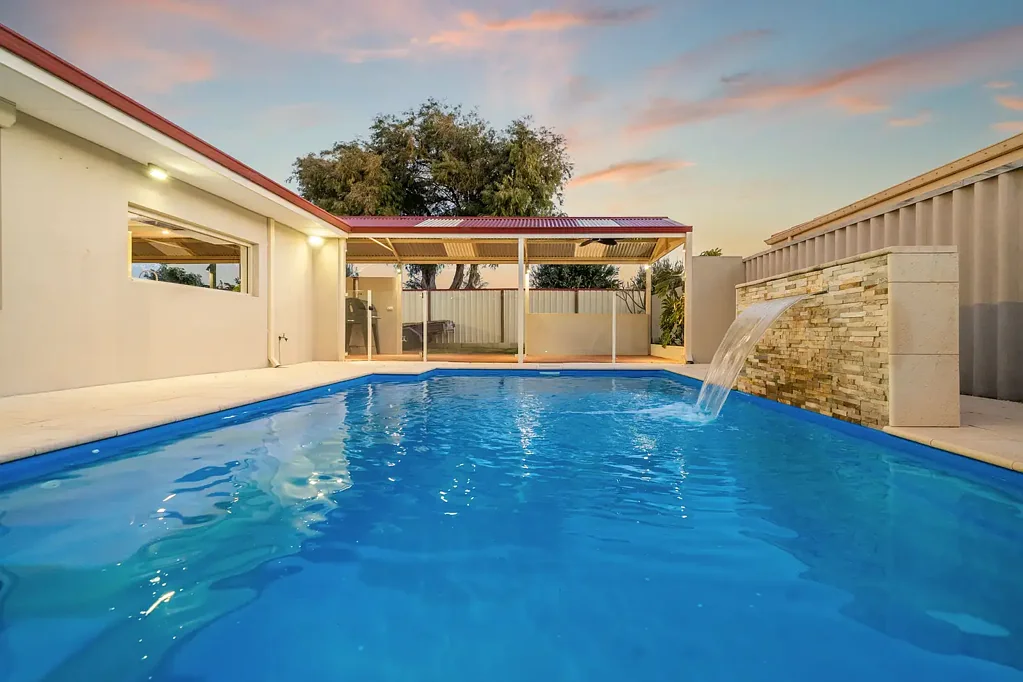 Secret Harbour 4房  Resort-style living and everyday convenience.