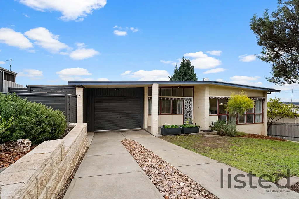 17 Allen Drive, Para Hills, SA 5096