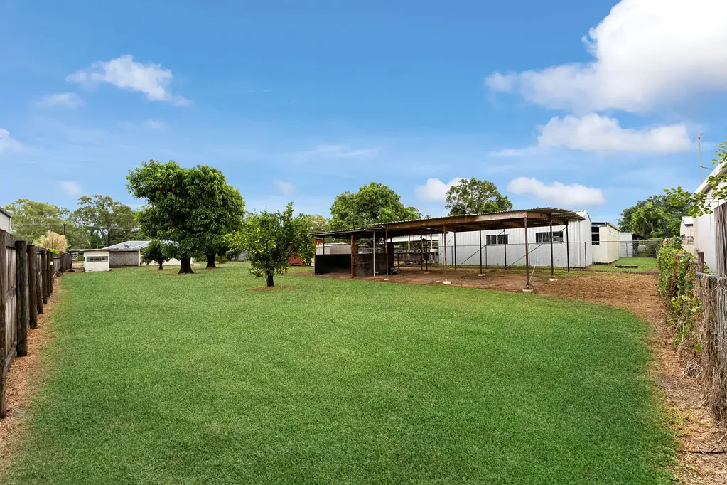 Cluden 3ਬੈੱਡਰੂਮ Over 1400Sqm On The Fringe of the City !