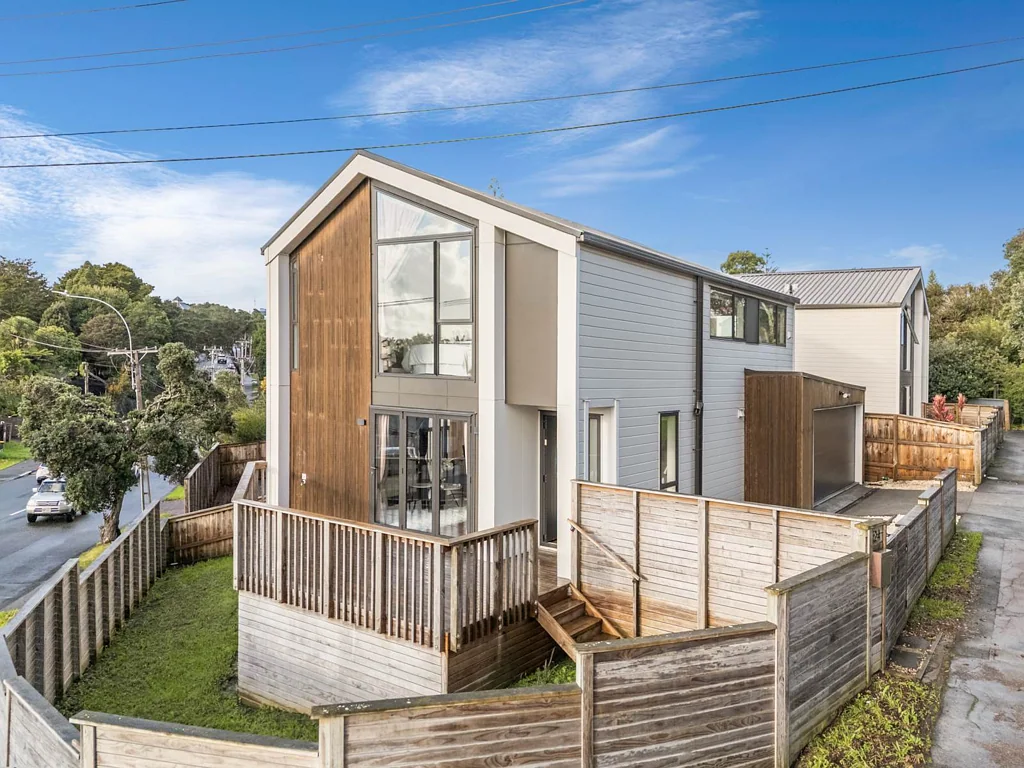 Blockhouse Bay 4Habitaciones Immaculate Modern Home for Sale in Blockhouse Bay!